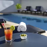 Ibis Est La Cité