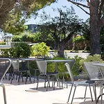 Ibis Est La Cite
