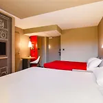 Ibis Est La Cite