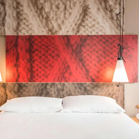 Ibis Est La Cité