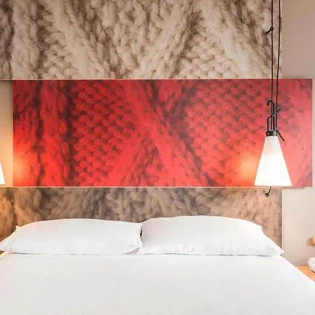 Ibis Est La Cité