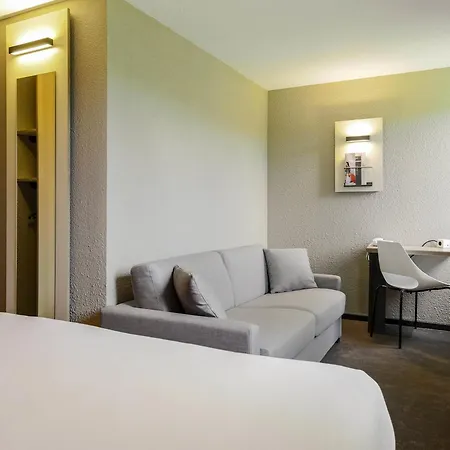 Ibis Est La Cite