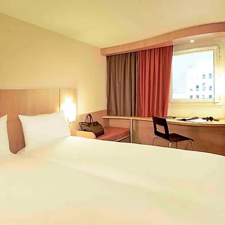 Ibis Est La Cite