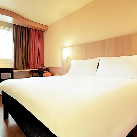 Ibis Est La Cite 3* קרקסון