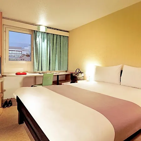 Ibis Est La Cite