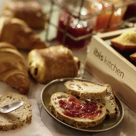 Hotel Ibis Est La Cité