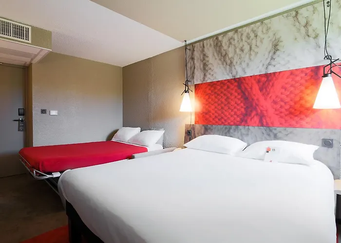 Ibis Est La Cite Каркассон