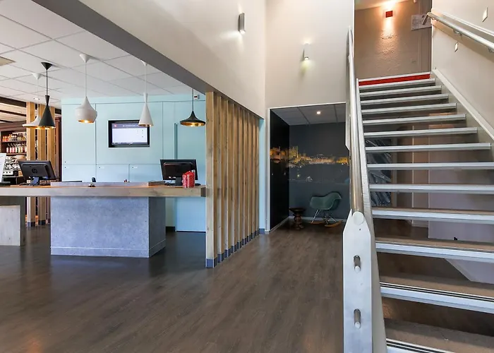 Ibis Est La Cite Каркассон