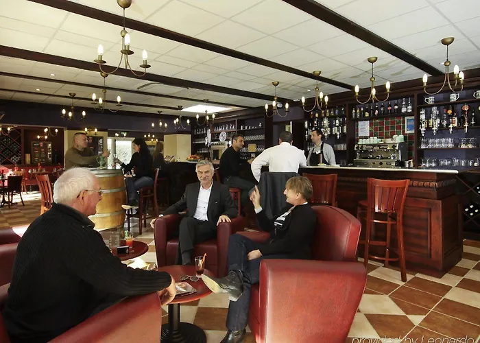 Отель Ibis Est La Cite Каркассон