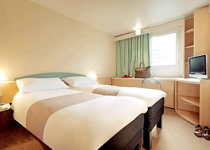 Отель Ibis Est La Cite Каркассон