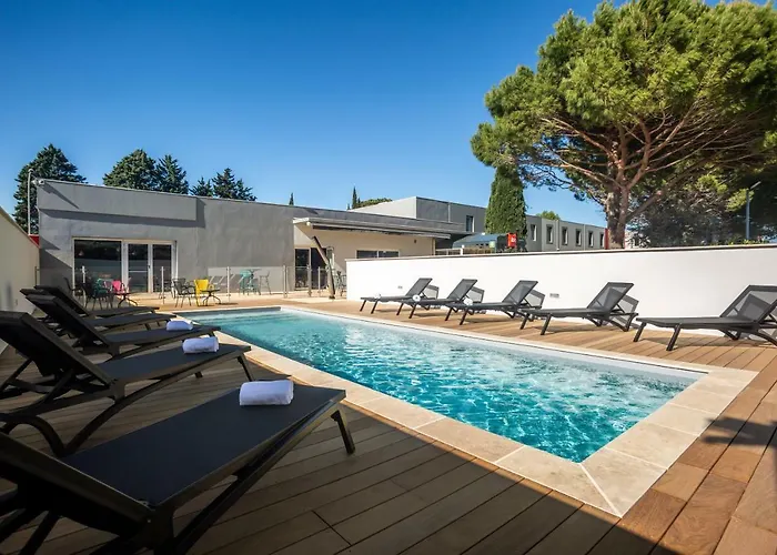 Ibis Est La Cite Каркассон